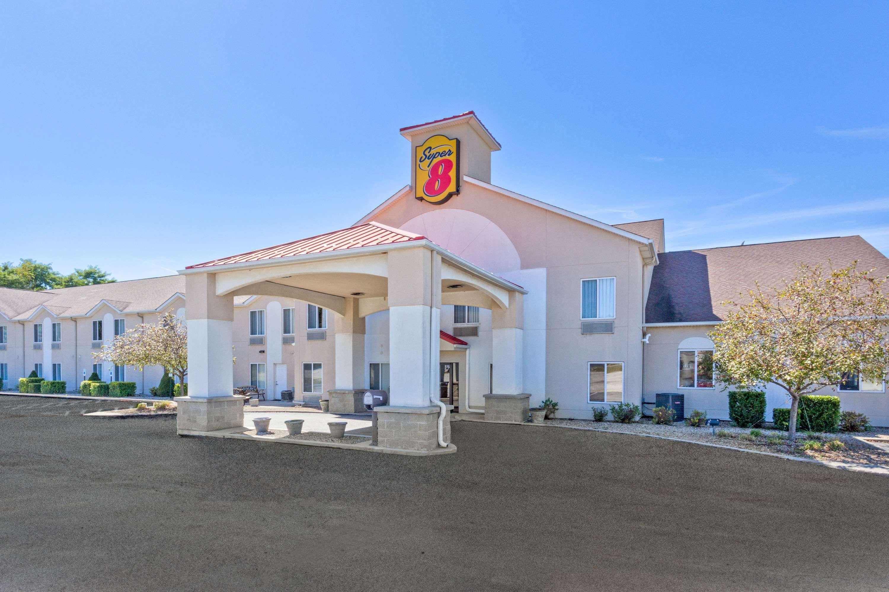 ซูเปอร์ 8 บาย วินด์แฮม โคลเวอร์เดล Hotel ภายนอก รูปภาพ