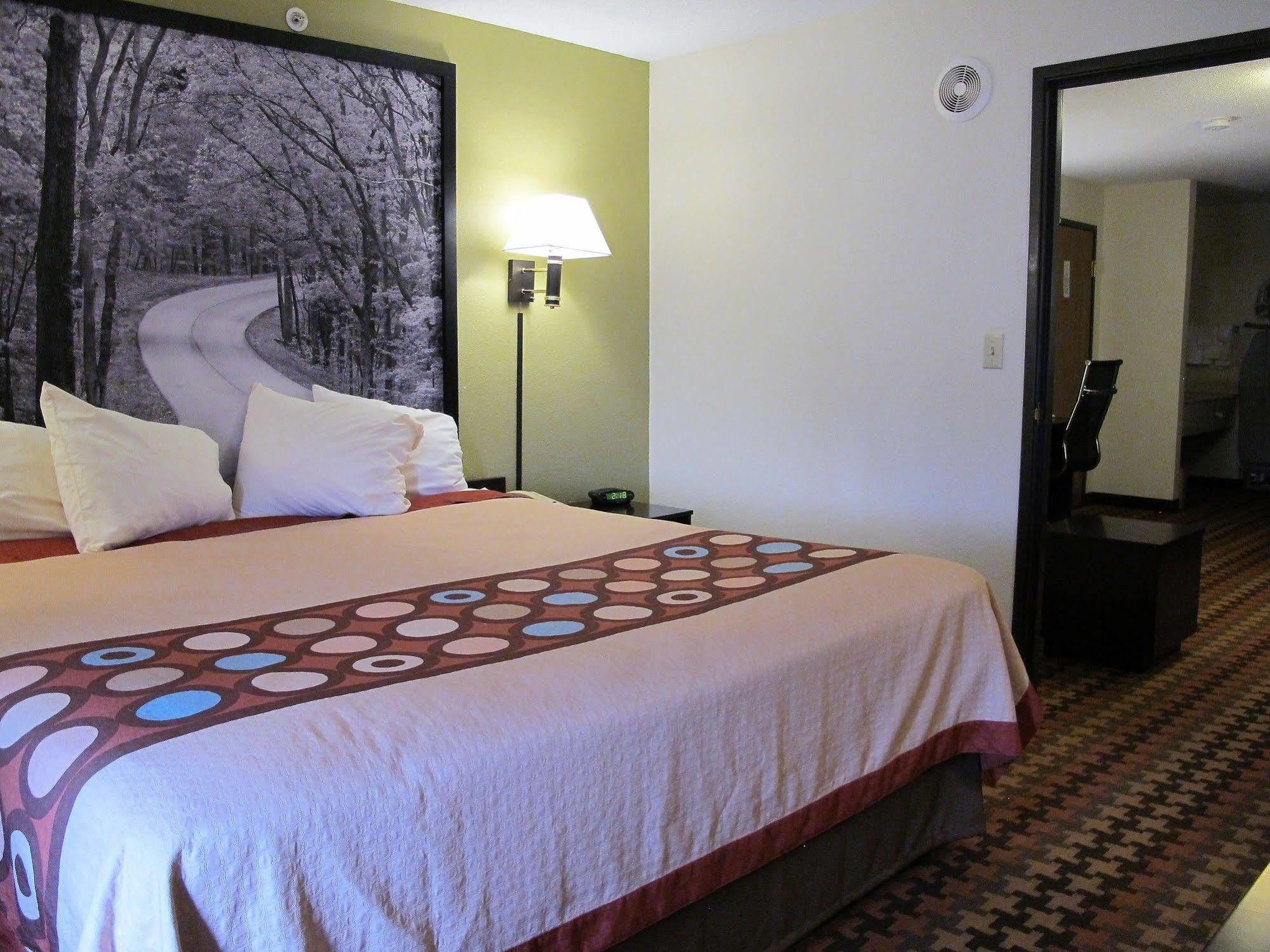 ซูเปอร์ 8 บาย วินด์แฮม โคลเวอร์เดล Hotel ภายนอก รูปภาพ